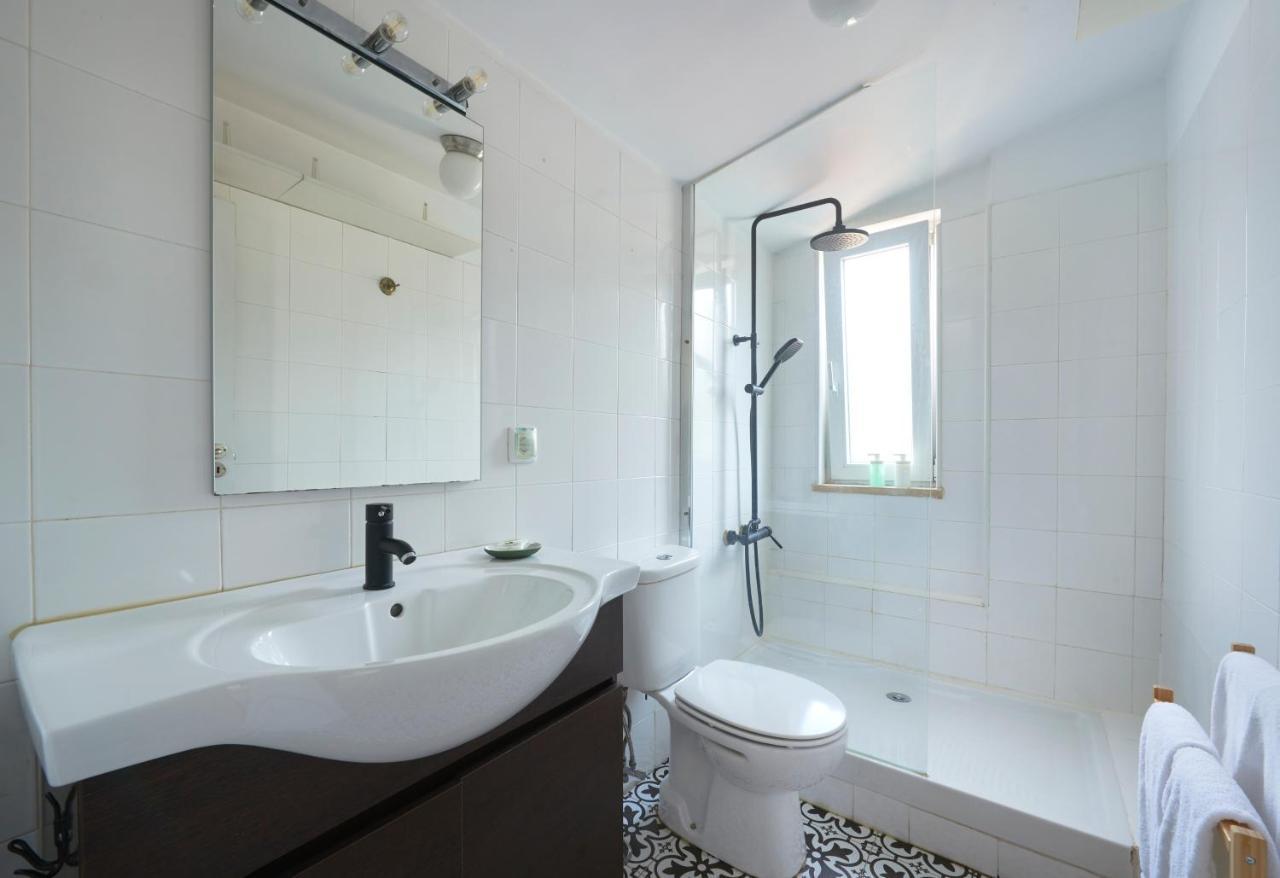 Bright Apt W Balcony, Ac, Parking, By Timecooler Lisbon Luaran gambar